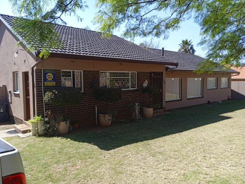 5 Bedroom Property for Sale in Tulisa Park Gauteng