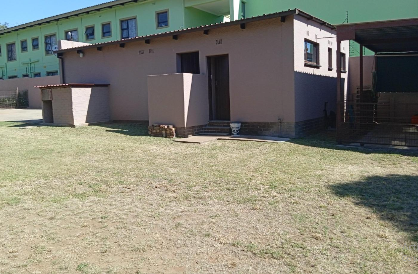 5 Bedroom Property for Sale in Tulisa Park Gauteng