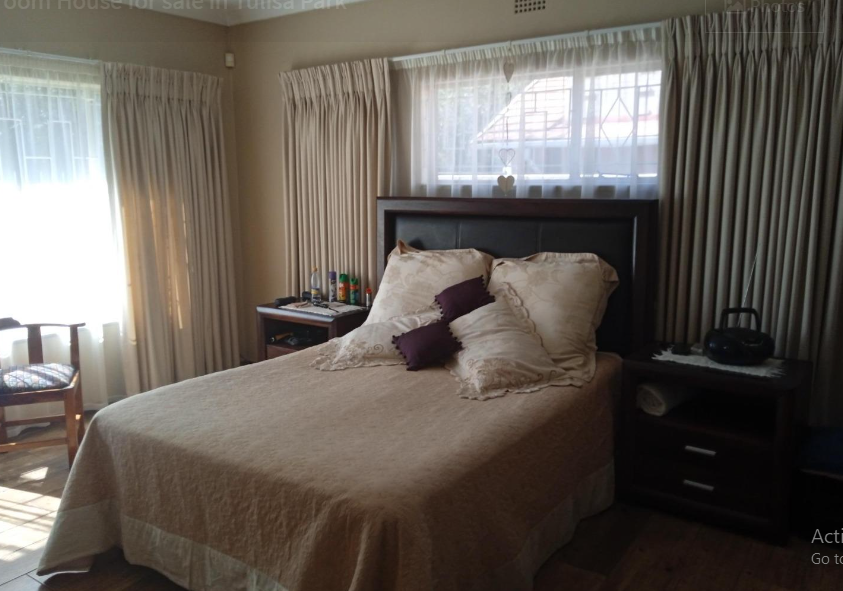 5 Bedroom Property for Sale in Tulisa Park Gauteng