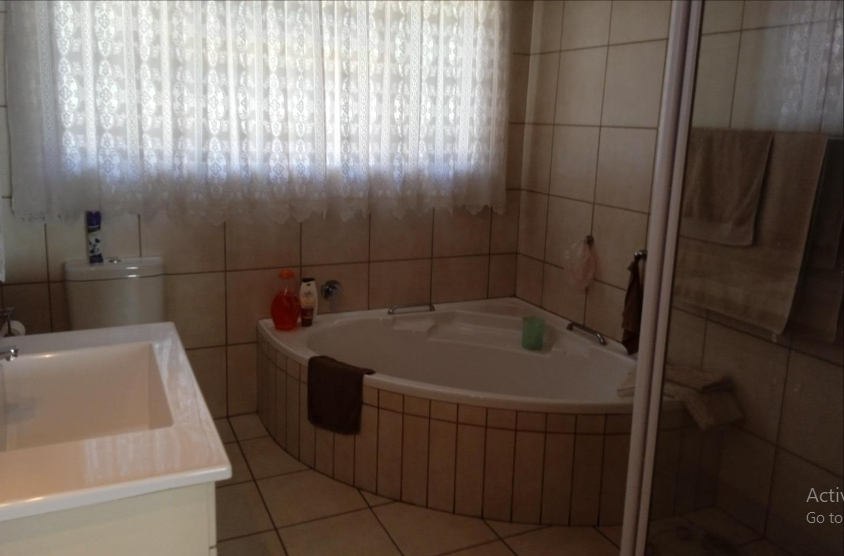 5 Bedroom Property for Sale in Tulisa Park Gauteng