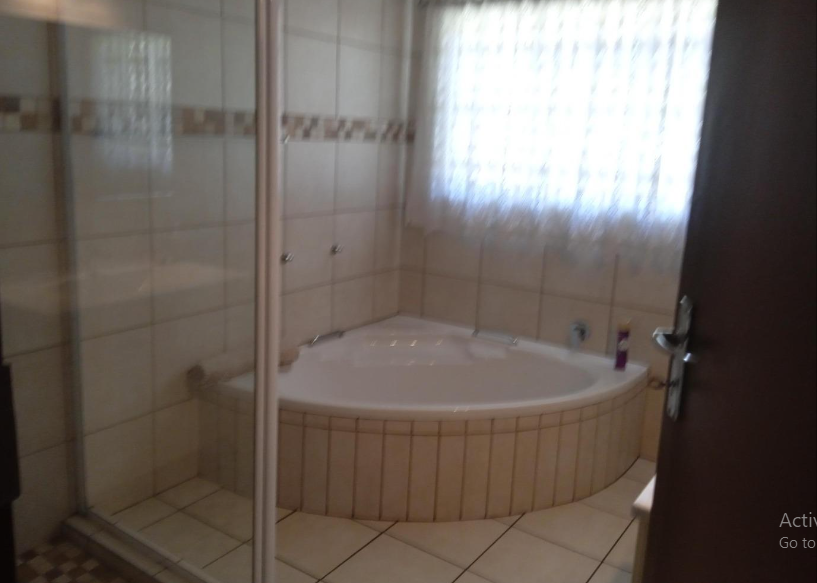 5 Bedroom Property for Sale in Tulisa Park Gauteng