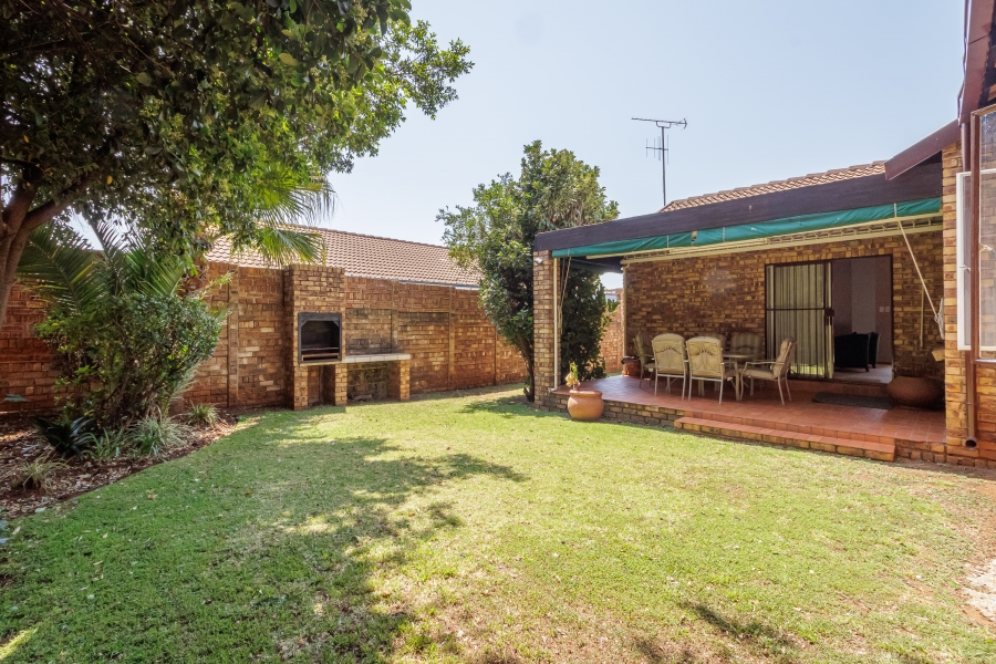 3 Bedroom Property for Sale in Eldoraigne Gauteng