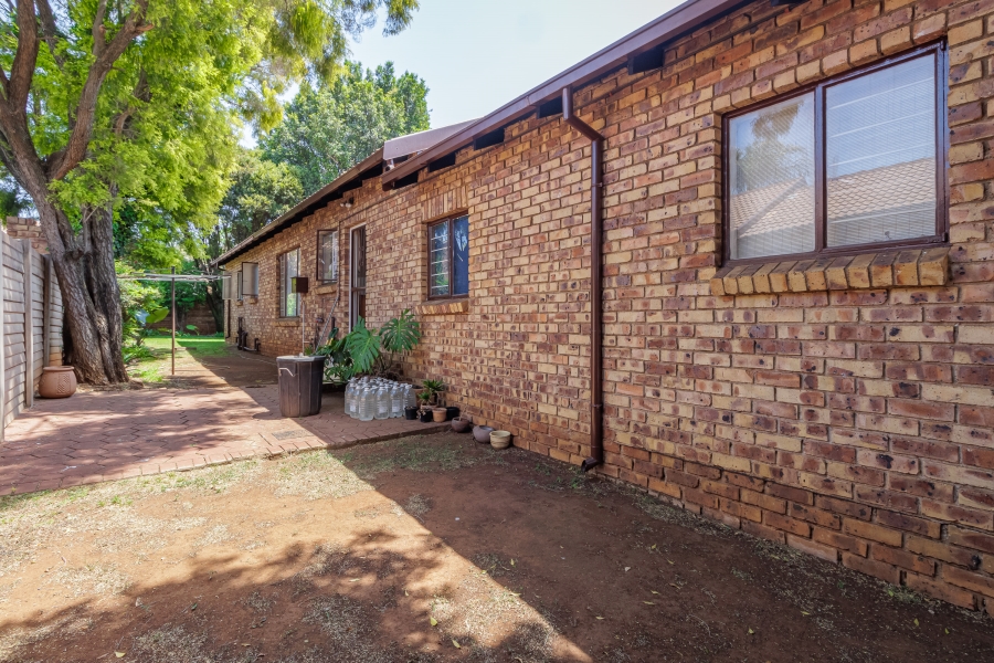 3 Bedroom Property for Sale in Eldoraigne Gauteng