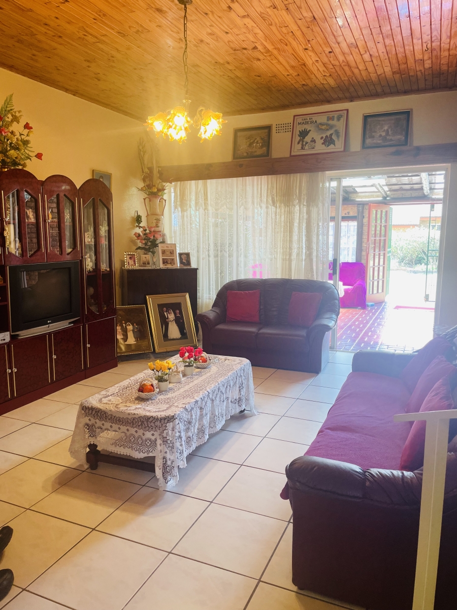 4 Bedroom Property for Sale in Rant En Dal Gauteng