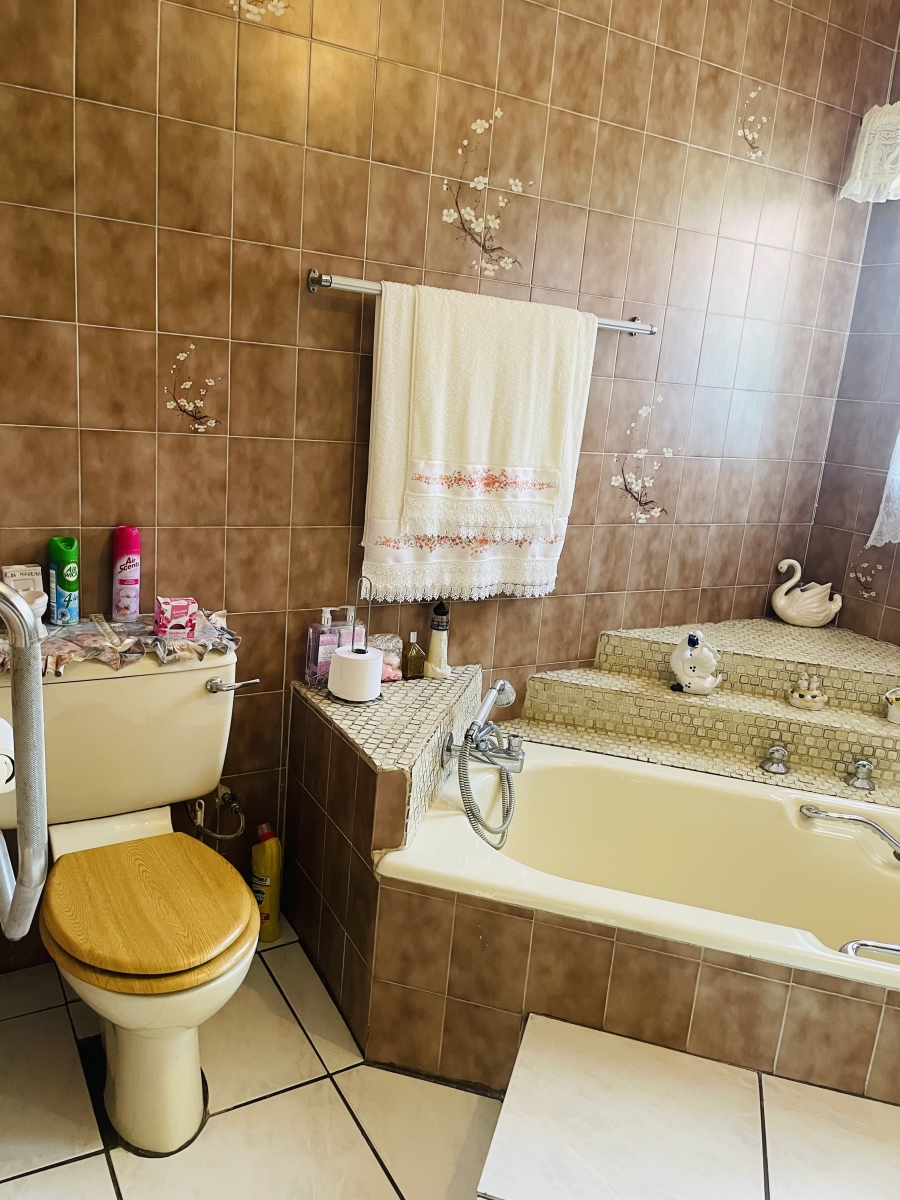 4 Bedroom Property for Sale in Rant En Dal Gauteng