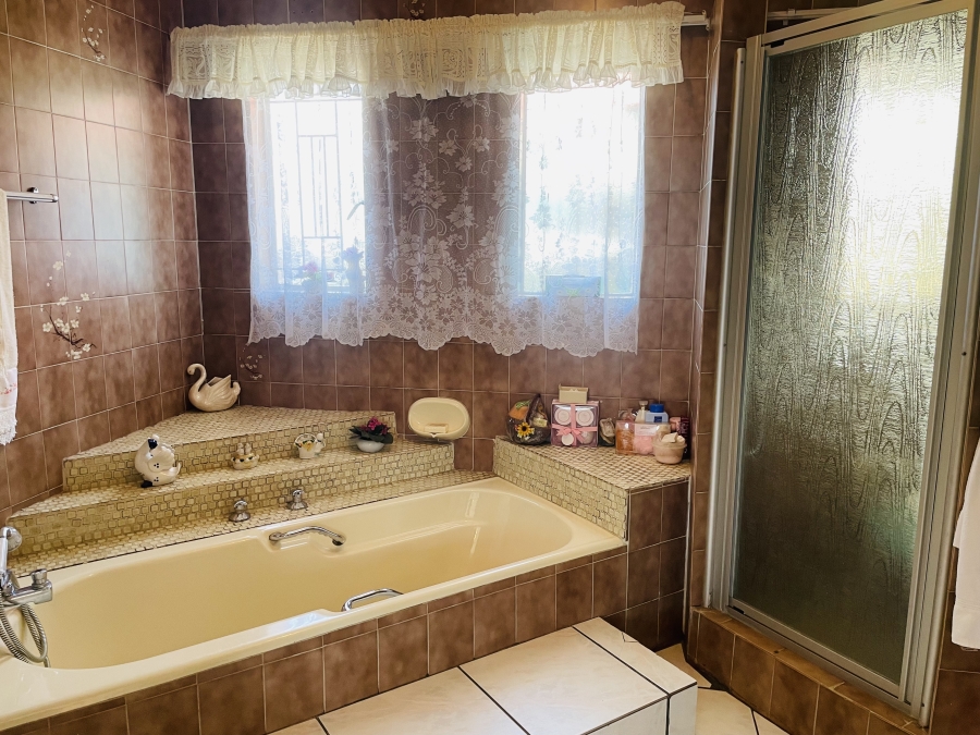 4 Bedroom Property for Sale in Rant En Dal Gauteng