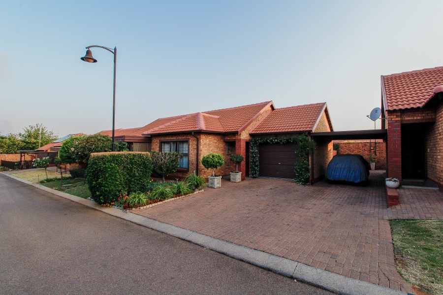 2 Bedroom Property for Sale in Willow Park Manor Gauteng