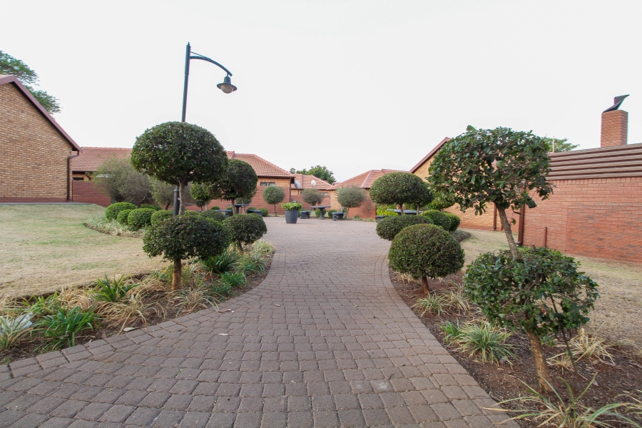 2 Bedroom Property for Sale in Willow Park Manor Gauteng