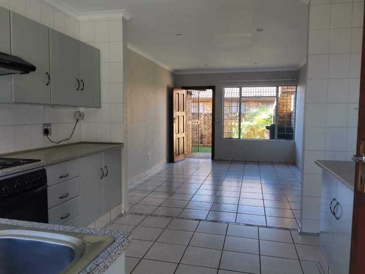 2 Bedroom Property for Sale in Sonneveld Gauteng