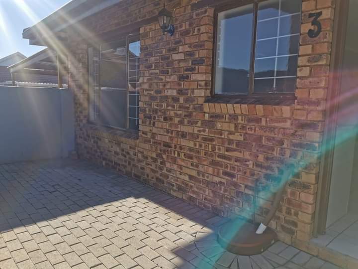 2 Bedroom Property for Sale in Sonneveld Gauteng