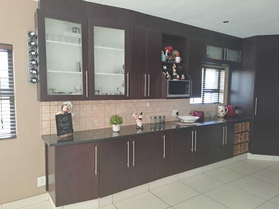 3 Bedroom Property for Sale in Sonneveld Gauteng