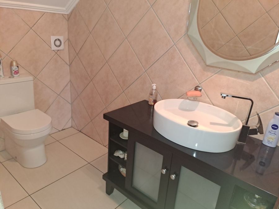 3 Bedroom Property for Sale in Sonneveld Gauteng