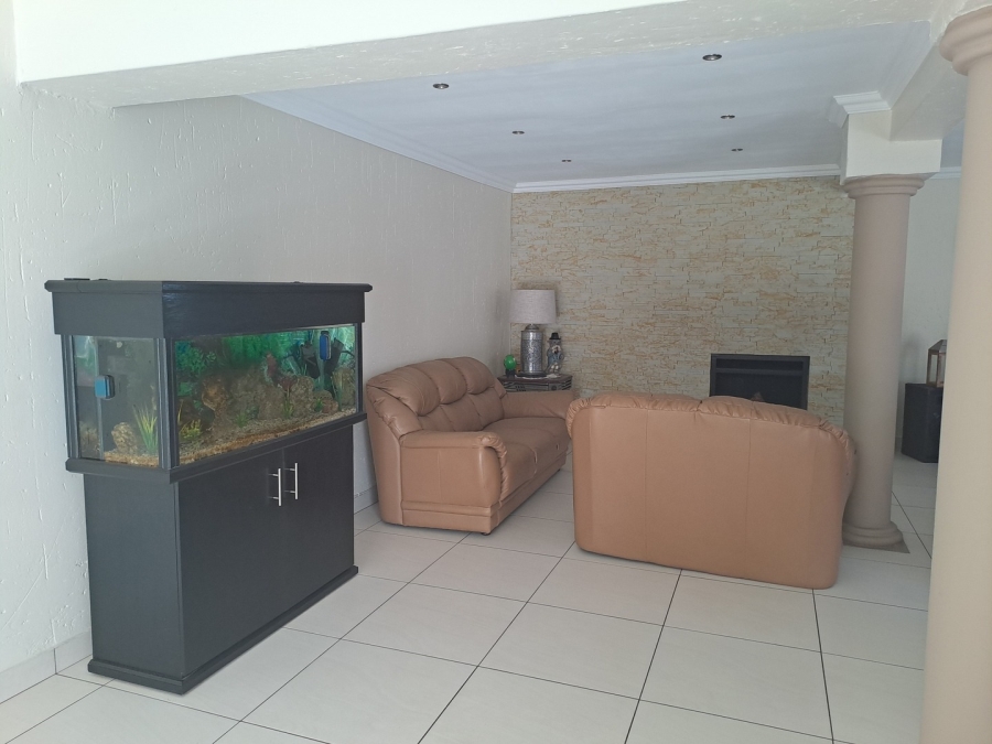 3 Bedroom Property for Sale in Sonneveld Gauteng
