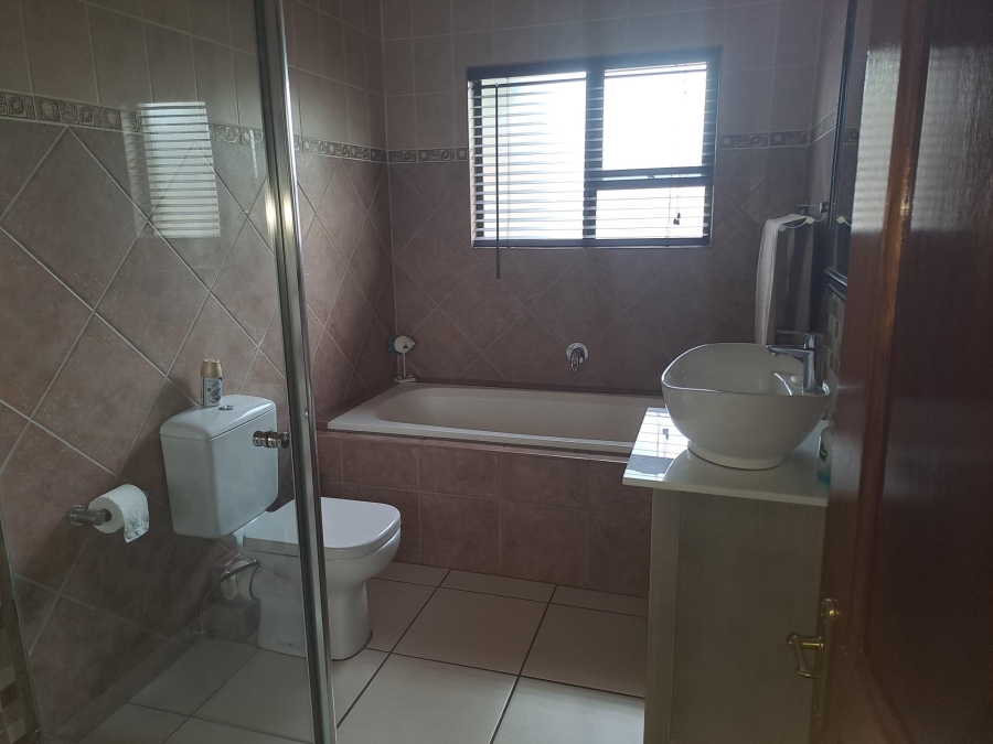 3 Bedroom Property for Sale in Sonneveld Gauteng
