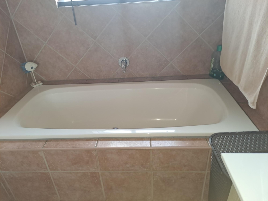 3 Bedroom Property for Sale in Sonneveld Gauteng