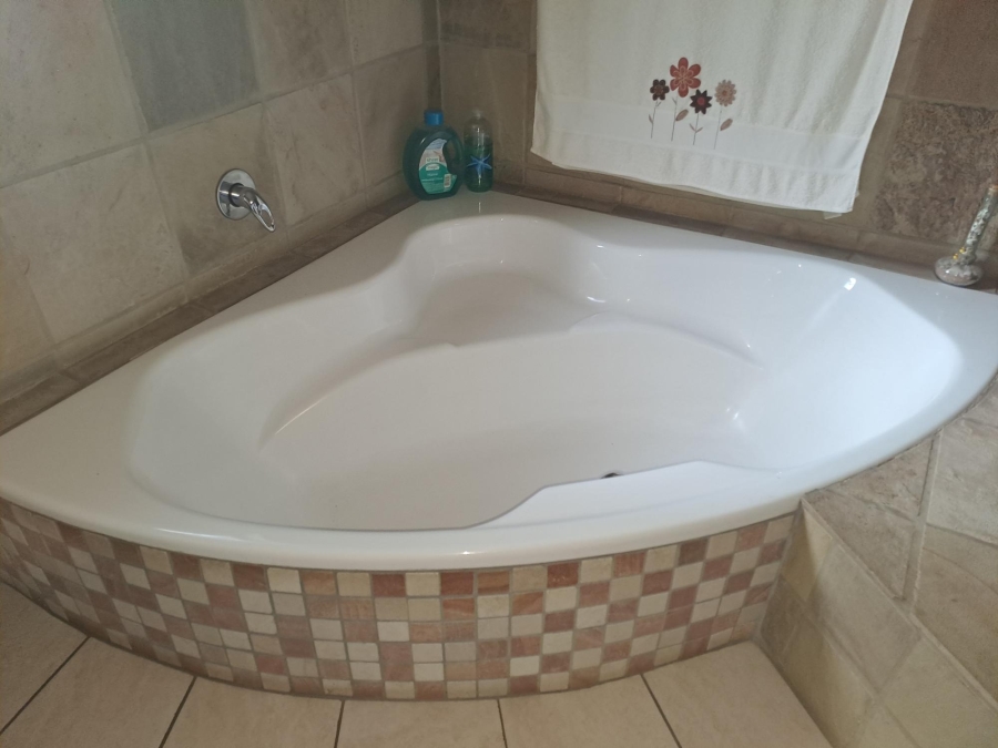 3 Bedroom Property for Sale in Sonneveld Gauteng
