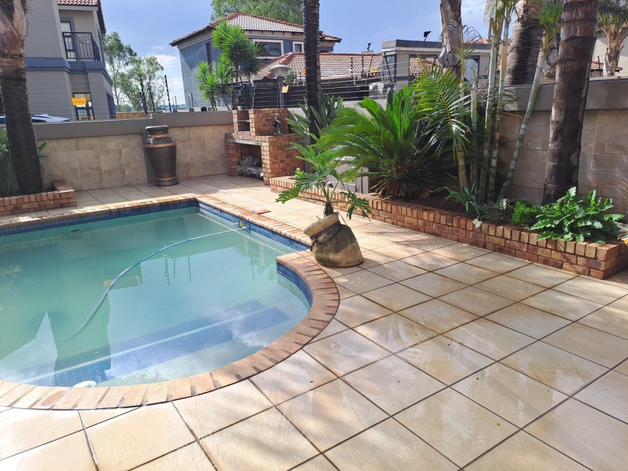3 Bedroom Property for Sale in Sonneveld Gauteng