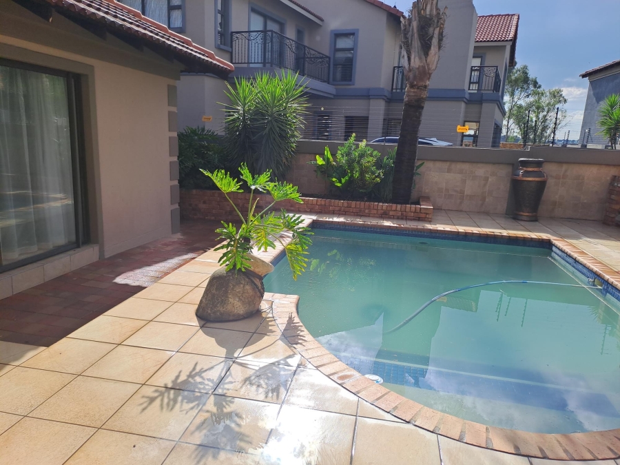 3 Bedroom Property for Sale in Sonneveld Gauteng