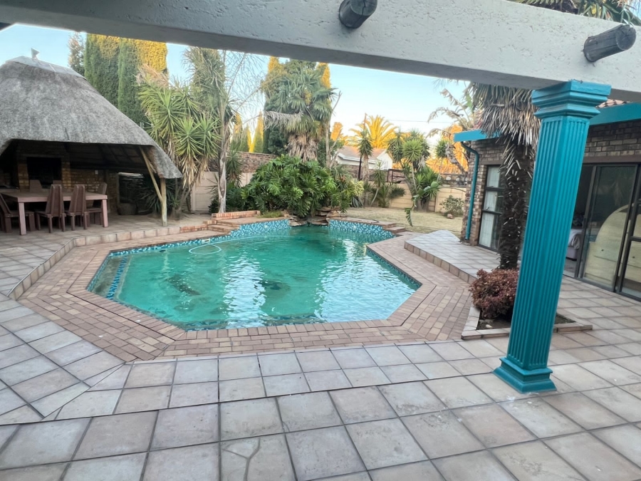 5 Bedroom Property for Sale in Sharon Park Gauteng