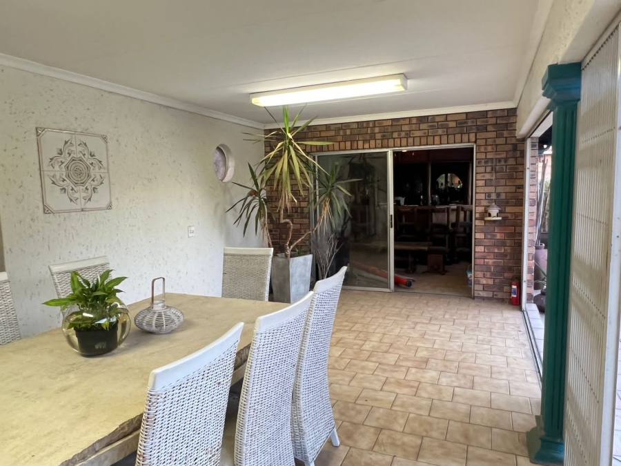 5 Bedroom Property for Sale in Sharon Park Gauteng