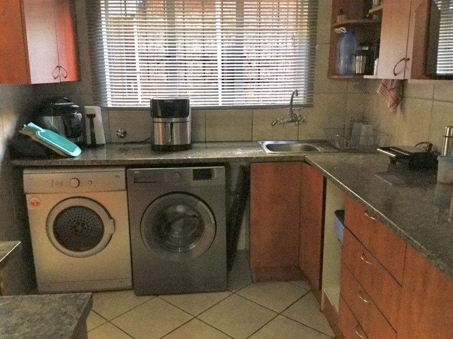 2 Bedroom Property for Sale in Doornpoort Gauteng