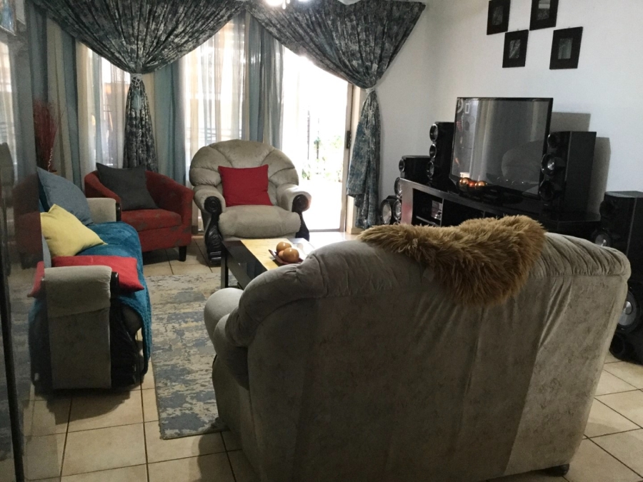 2 Bedroom Property for Sale in Doornpoort Gauteng