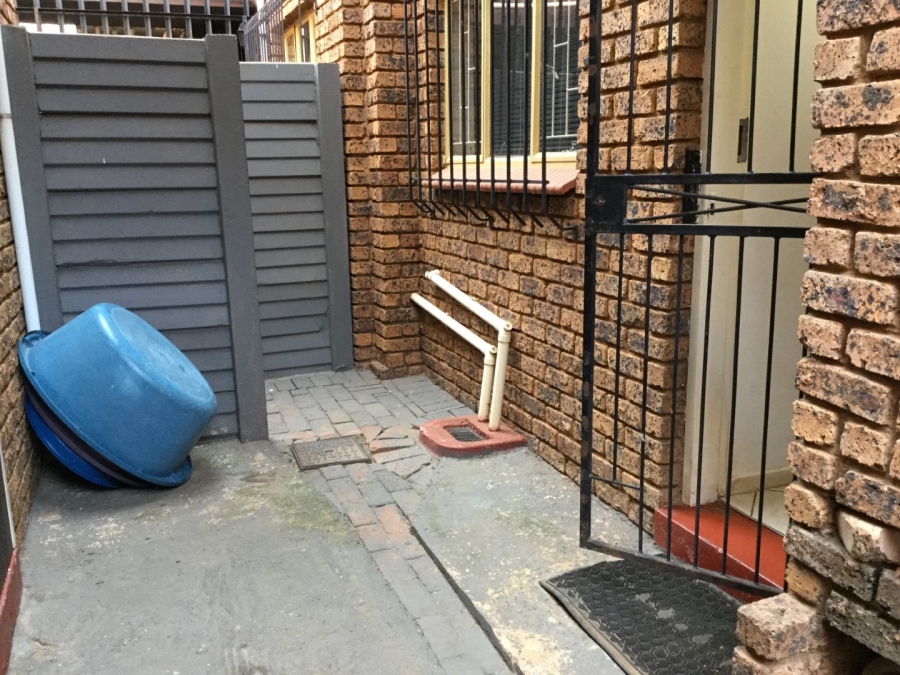 2 Bedroom Property for Sale in Doornpoort Gauteng
