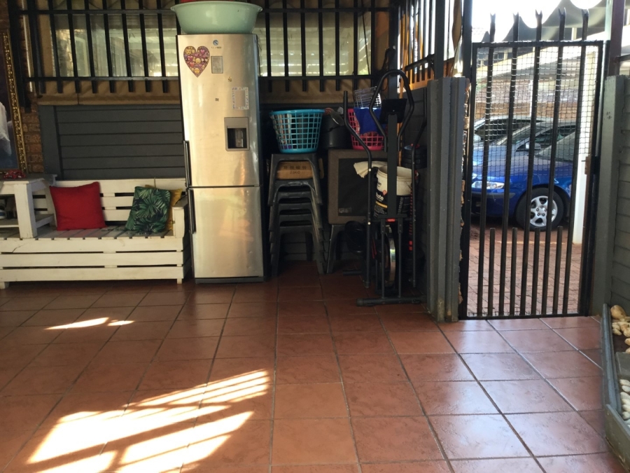 2 Bedroom Property for Sale in Doornpoort Gauteng