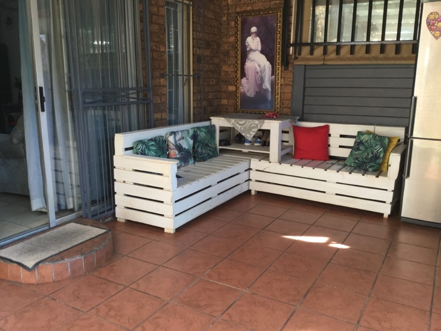 2 Bedroom Property for Sale in Doornpoort Gauteng