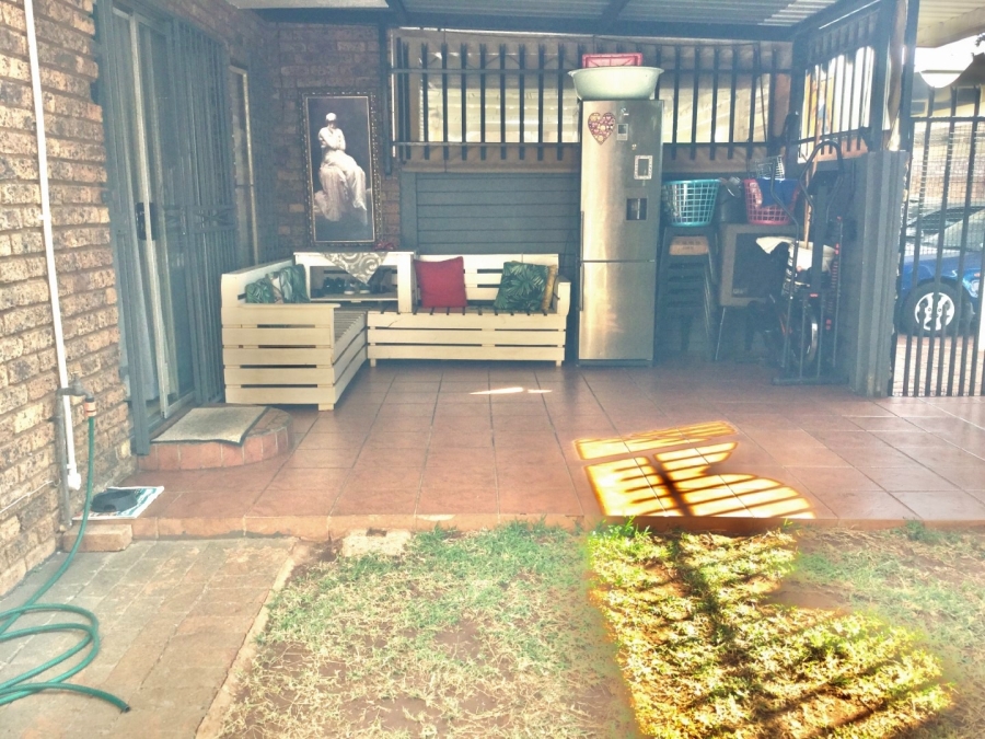 2 Bedroom Property for Sale in Doornpoort Gauteng