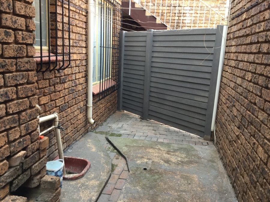 2 Bedroom Property for Sale in Doornpoort Gauteng
