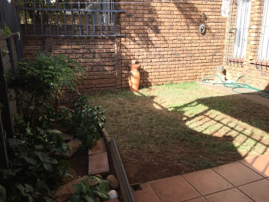 2 Bedroom Property for Sale in Doornpoort Gauteng