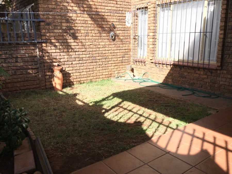 2 Bedroom Property for Sale in Doornpoort Gauteng
