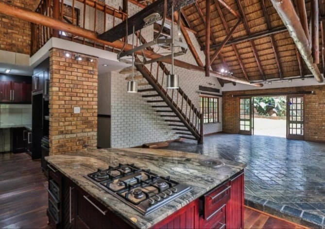 5 Bedroom Property for Sale in Waverley Gauteng