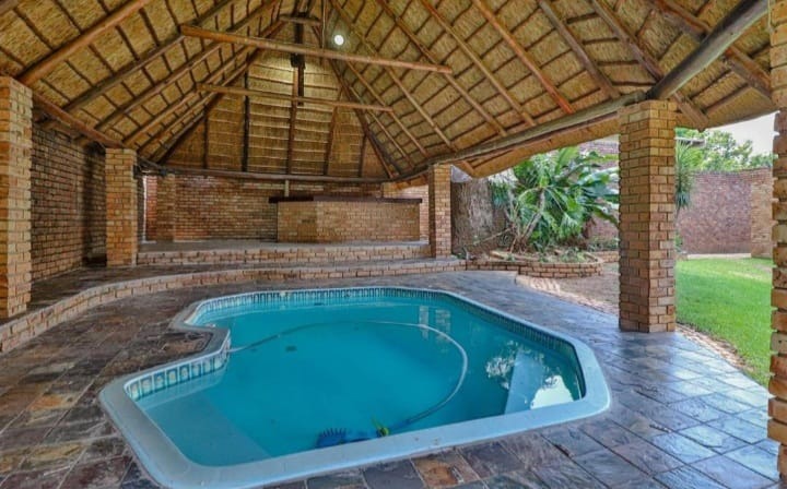 5 Bedroom Property for Sale in Waverley Gauteng