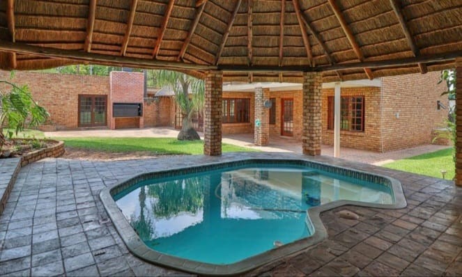 5 Bedroom Property for Sale in Waverley Gauteng