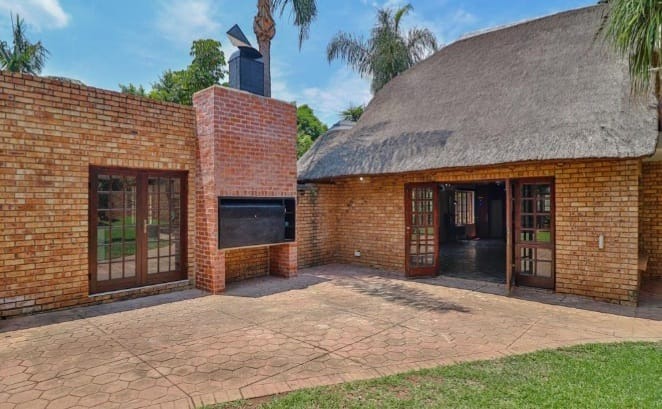 5 Bedroom Property for Sale in Waverley Gauteng