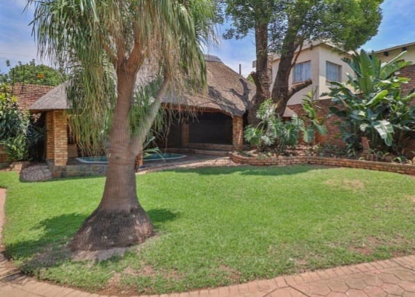 5 Bedroom Property for Sale in Waverley Gauteng