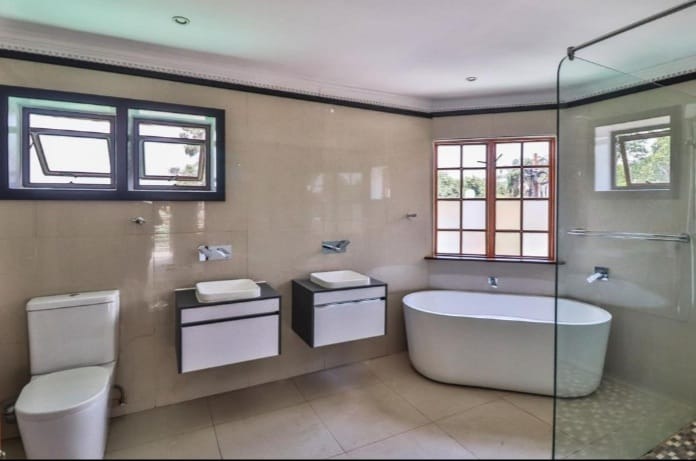 5 Bedroom Property for Sale in Waverley Gauteng