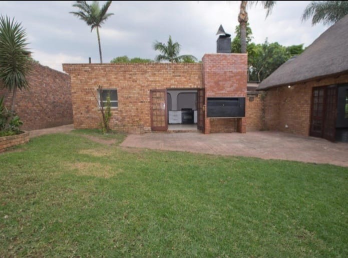 5 Bedroom Property for Sale in Waverley Gauteng