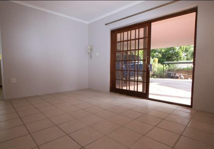 5 Bedroom Property for Sale in Waverley Gauteng