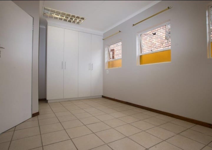 5 Bedroom Property for Sale in Waverley Gauteng