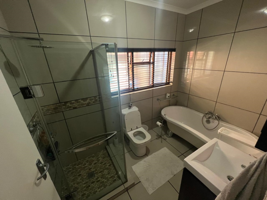 3 Bedroom Property for Sale in Garsfontein Gauteng