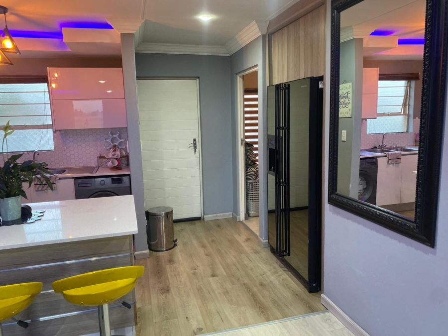 2 Bedroom Property for Sale in Albertsdal Gauteng