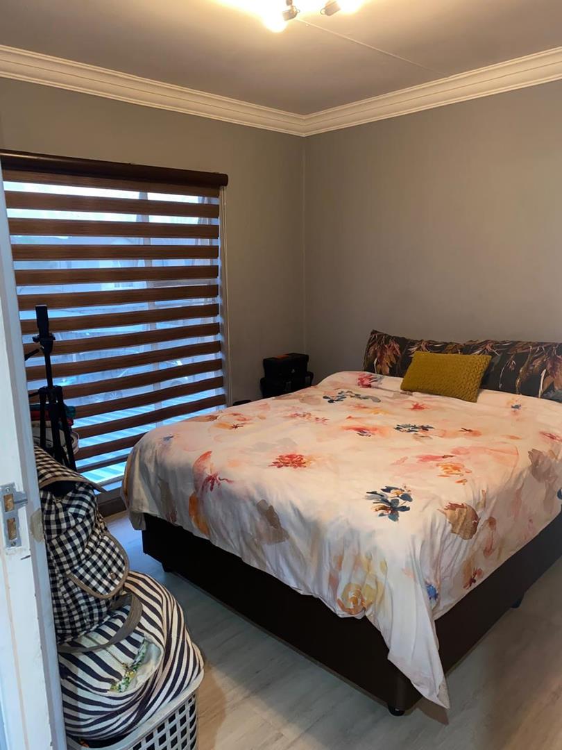 2 Bedroom Property for Sale in Albertsdal Gauteng