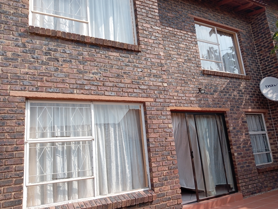 3 Bedroom Property for Sale in Buccleuch Gauteng