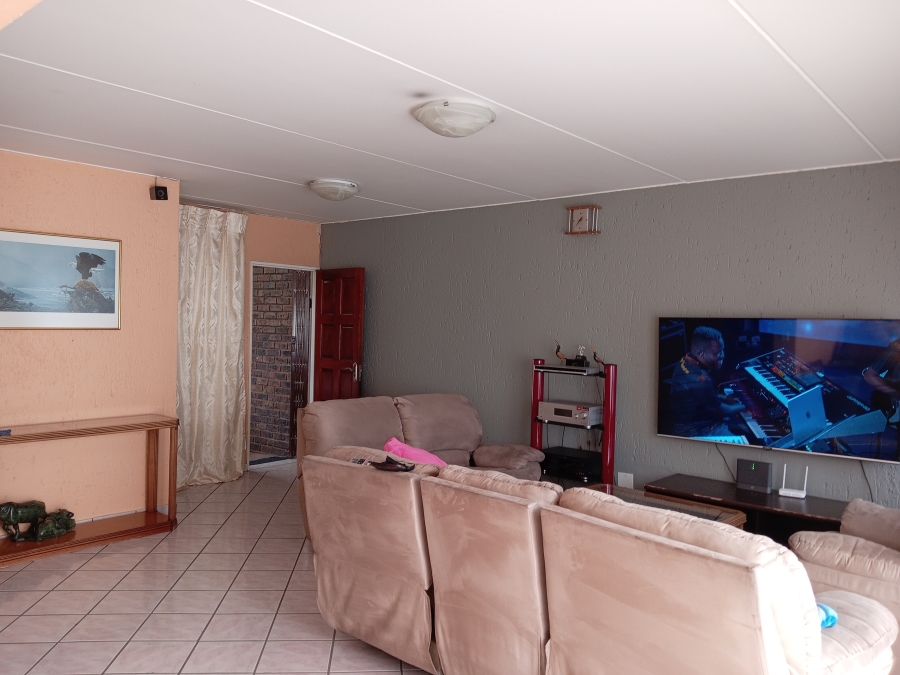 3 Bedroom Property for Sale in Buccleuch Gauteng