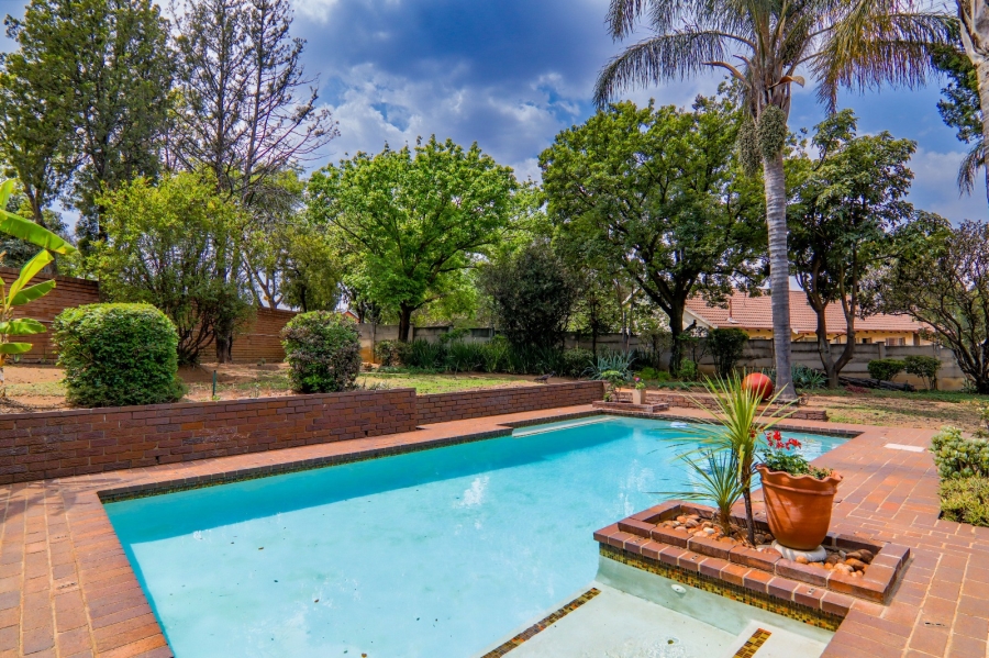 4 Bedroom Property for Sale in Vorna Valley Gauteng