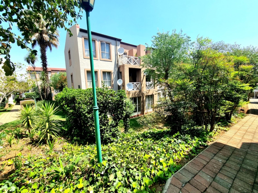 2 Bedroom Property for Sale in Suideroord Gauteng