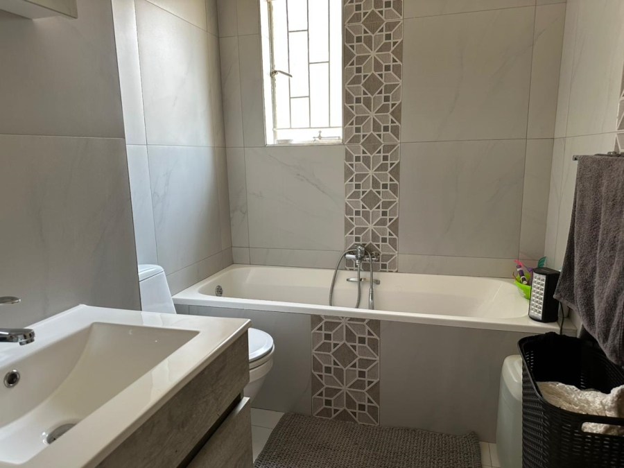 2 Bedroom Property for Sale in Greenstone Hill Gauteng